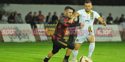 Tarihi kalabalık, anlamlı bağış