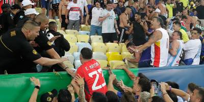 Olaylı maçta kazanan Arjantin