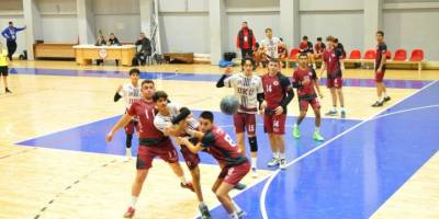 Hentbolda çekişmeli maçlar