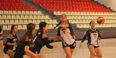 Esentepe ve UKÜ galibiyetle başladı