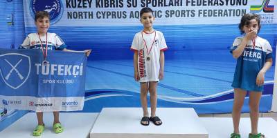 Küçükler başarıya kulaç attı