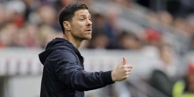 Xabi Alonso, Leverkusen’de kalıyor