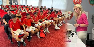 U12 Milli Takım futbolcuları ve ailelerine Trabzon öncesi seminer