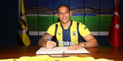 Diego Carlos imzayı attı