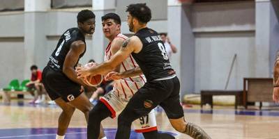 Basketbolda erteleme maçları oynanıyor