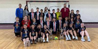 Dikmen İlkokulu’ndan çifte şampiyonluk