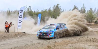 Ralliciler tozu dumana kattı