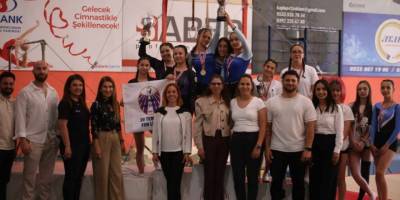 Cimnastikte Esin Leman Lisesi birinci