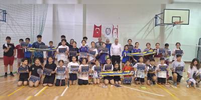 Badmintonda 19 Mayıs Şöleni yapıldı