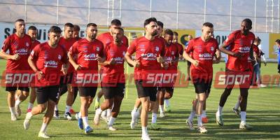 Cihangir ‘Bir hayalin peşinde’ diyerek başladı