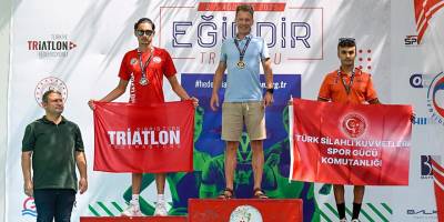 Enis ve Tuğcan Eğirdir’de kürsüde