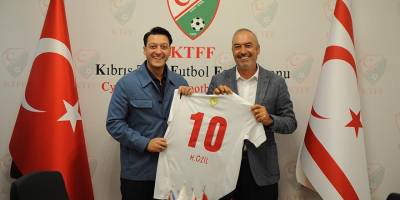 Mesut Özil, KTFF'yi ziyaret etti