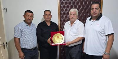 Kulüpler Birliği’nden Bıçaklı’ya plaket