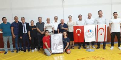 Reşat Tekin ödülünü aldı