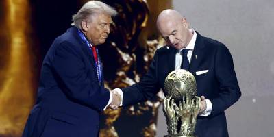 Trump'a "Barış Ödülü" veren FIFA, kendi kurallarını ihlal etmekle suçlanıyor