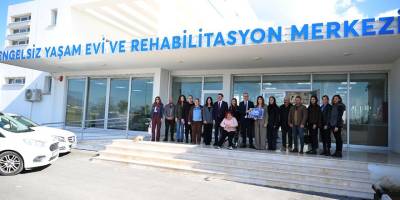 Lefkoşa Maratonu geliri, Engelsiz Yaşamı Destekleme Derneği’ne teslim edildi