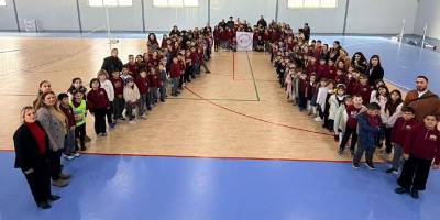 Futbol tenisi çocuklara tanıtıldı