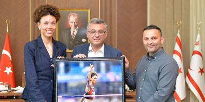 Erhürman, Savaşkan ve Atletizm Federasyonu’nu kabul etti