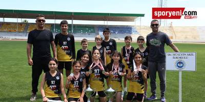 Şht. Hüseyin Akil İlkokulu çifte şampiyon