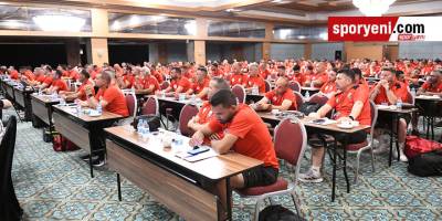 Antrenörler seminerde buluşuyor