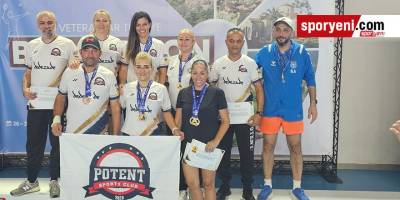 Veteran badmintoncular Trabzon’da kürsüde