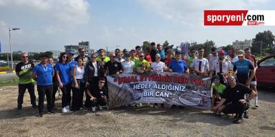 Bisikletçiler yolda yarıştı