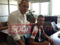 Yıldız oyuncu Yenicami'yle imzaladı