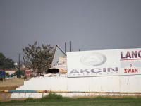 Yıkılan duvar yeniden yapılıyor