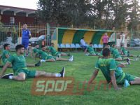 Binatlı sahaya indi