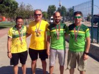 Ares İstanbul'da kürsüde