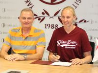 YDÜ Wauters'a imzayı attırdı