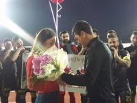 Maç öncesi evlilik teklifi