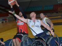 Engelsizler son dakikada yıkıldı: 74-75