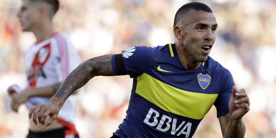 Yeşil sahalardan Tevez geçti