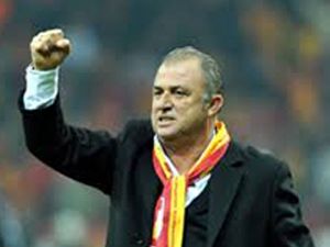 Fatih Terim resmi imzayı atıyor